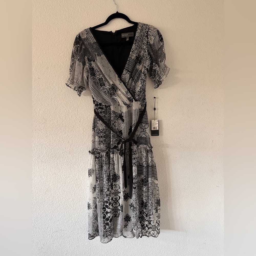 SHORT SLEEVE FLORAL WRAP DRESS